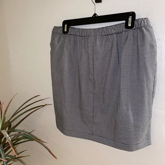 BCBG B/W Checkered Mini Skirt Sz L - Picture 4 of 5